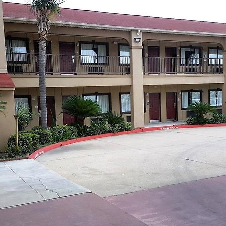 Red Roof Inn & Suites Houston - Humble/Iah Airport Exterior foto