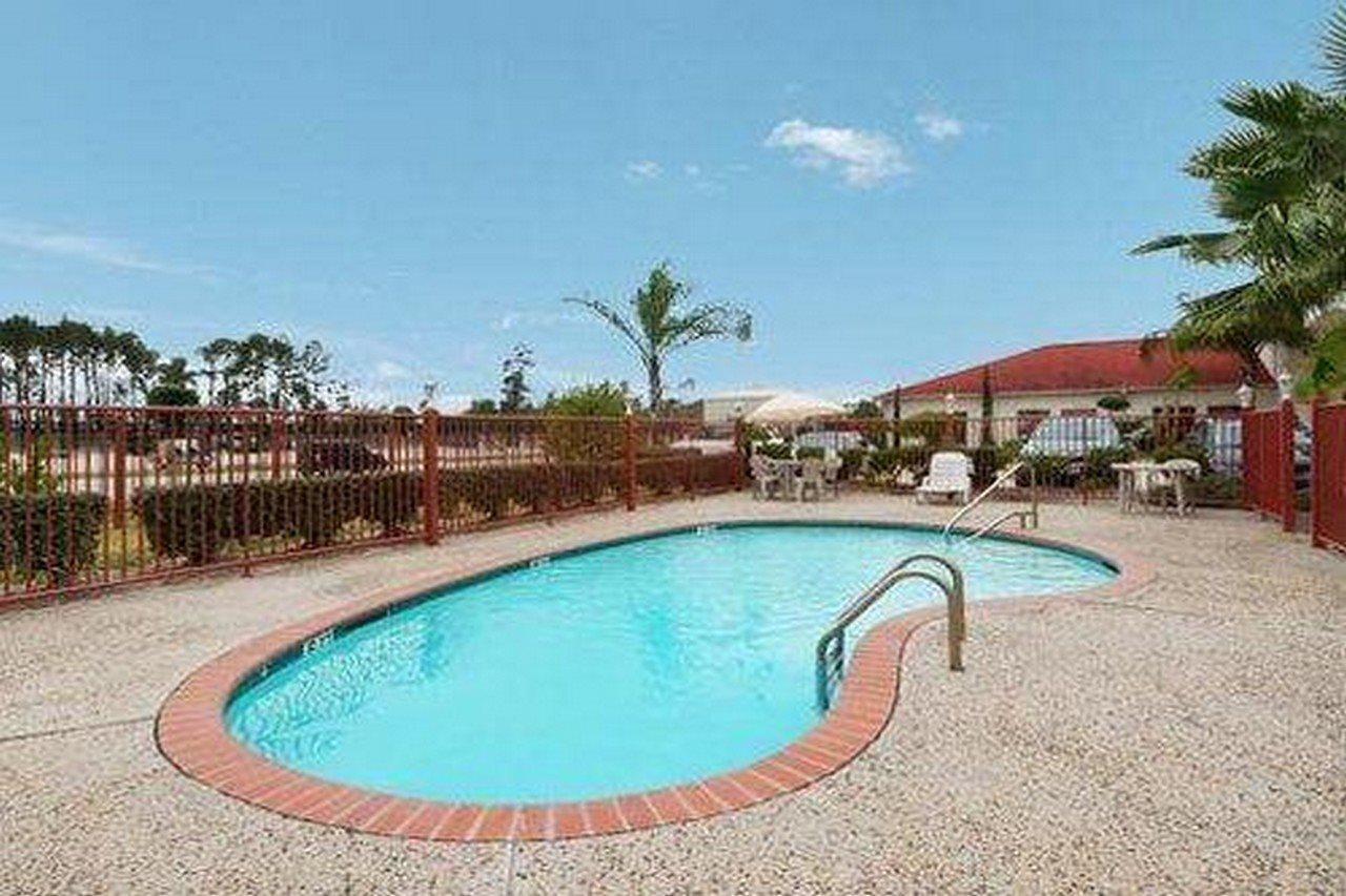 Red Roof Inn & Suites Houston - Humble/Iah Airport Exterior foto