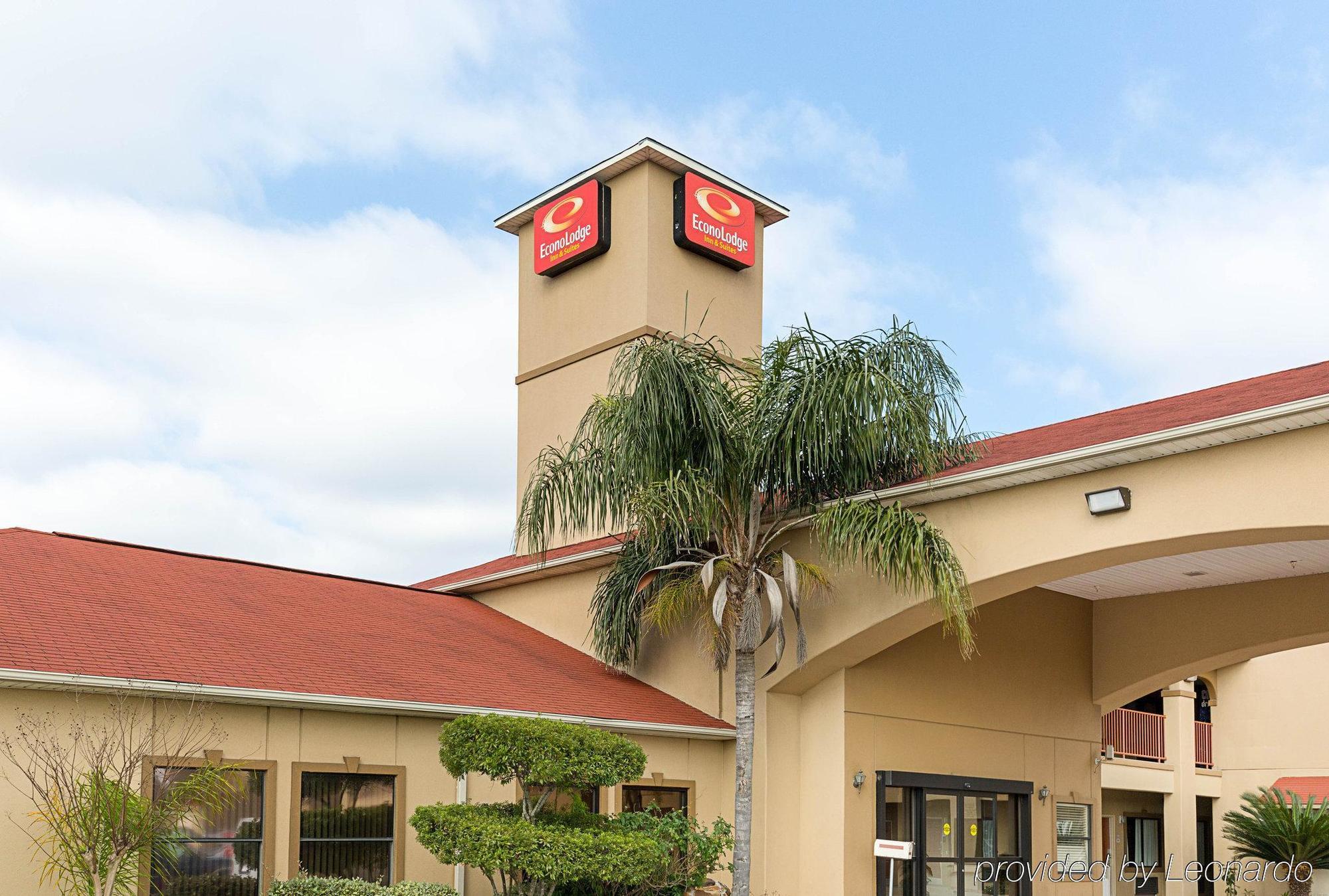 Red Roof Inn & Suites Houston - Humble/Iah Airport Exterior foto