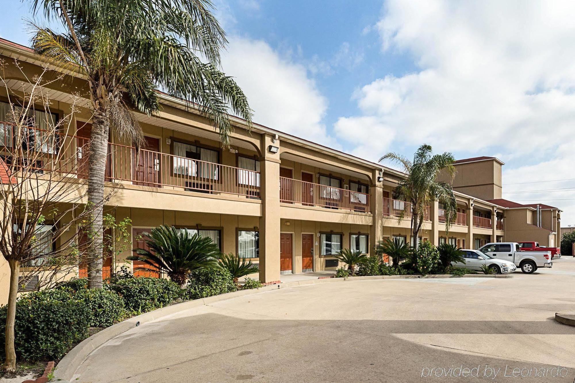 Red Roof Inn & Suites Houston - Humble/Iah Airport Exterior foto