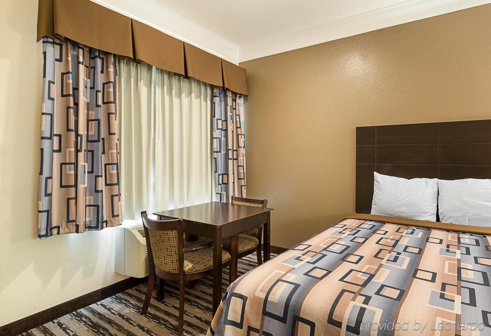 Red Roof Inn & Suites Houston - Humble/Iah Airport Exterior foto
