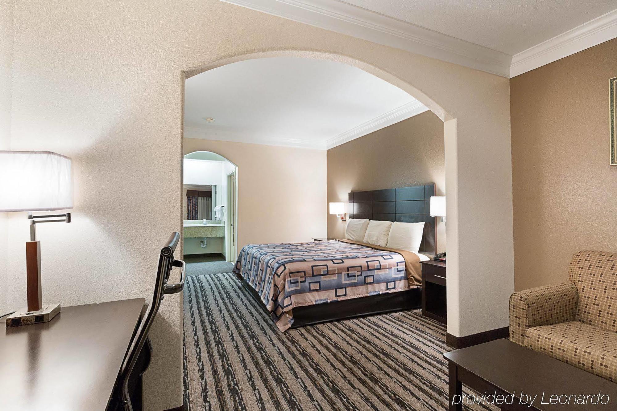 Red Roof Inn & Suites Houston - Humble/Iah Airport Exterior foto